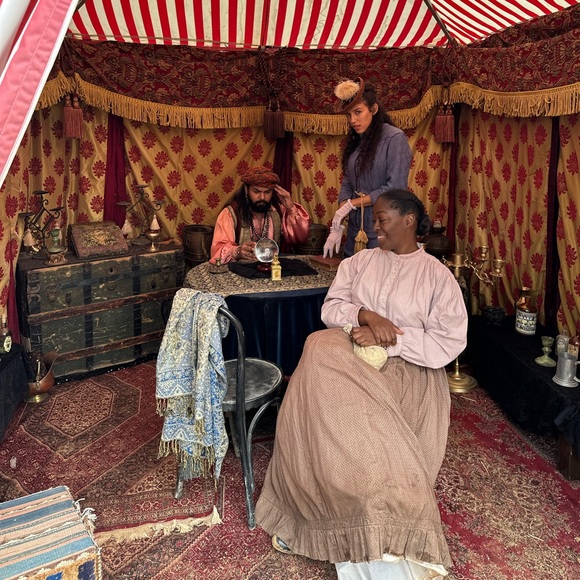 Meet your Posher, Alex - Picture 7 of 9